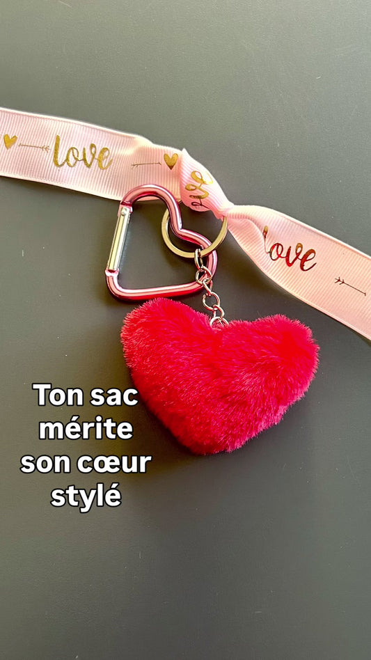 PORTE-CLÉ CŒUR EN PELUCHE – Le détail qui te rend unique